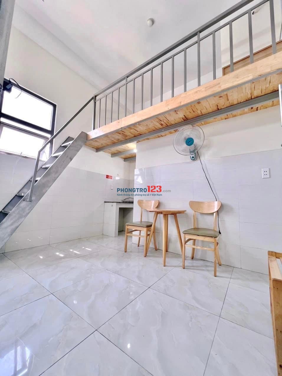 Phòng gác cao 1m8 rộng rãi - ở được liền