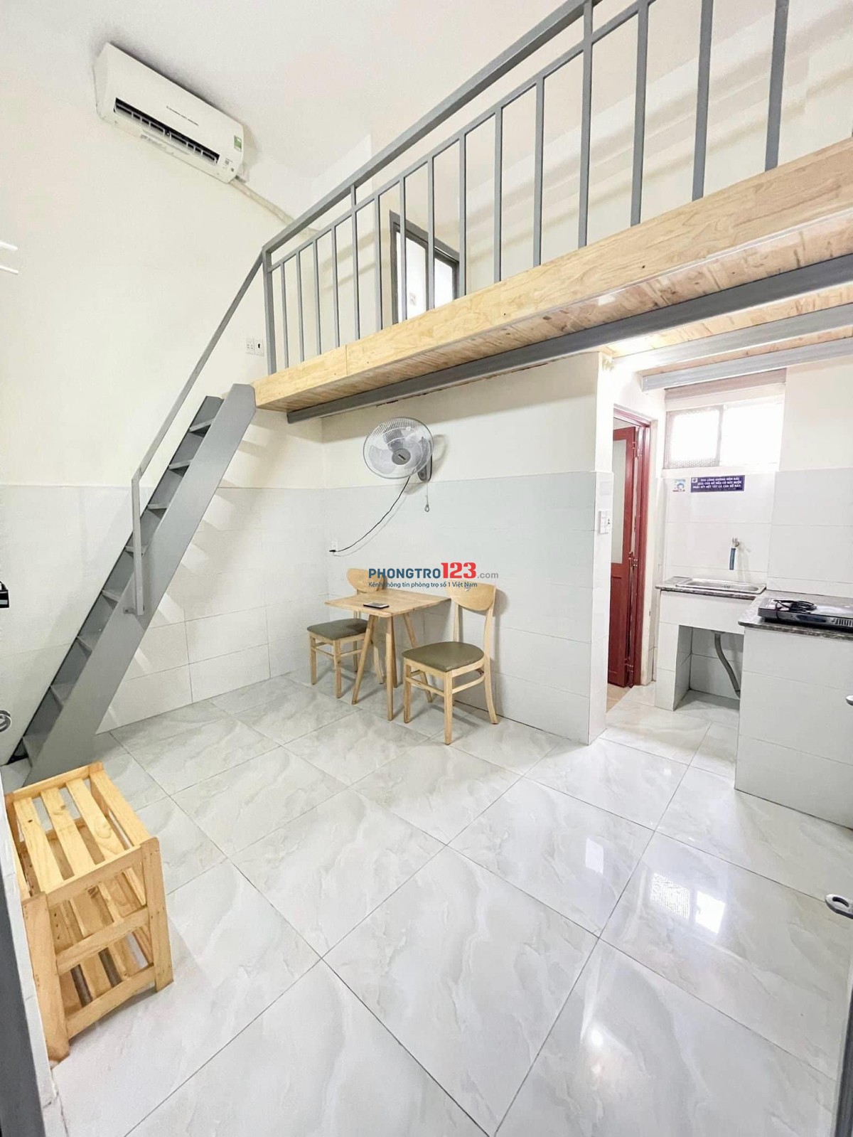 Phòng gác cao 1m8 rộng rãi - ở được liền