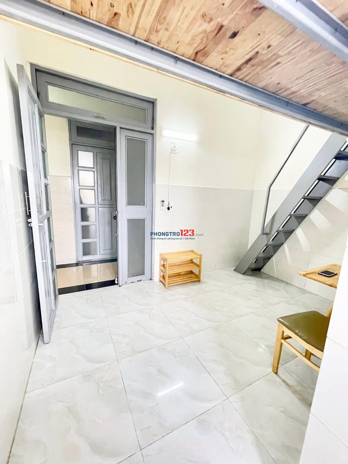 Phòng gác cao 1m8 rộng rãi - ở được liền