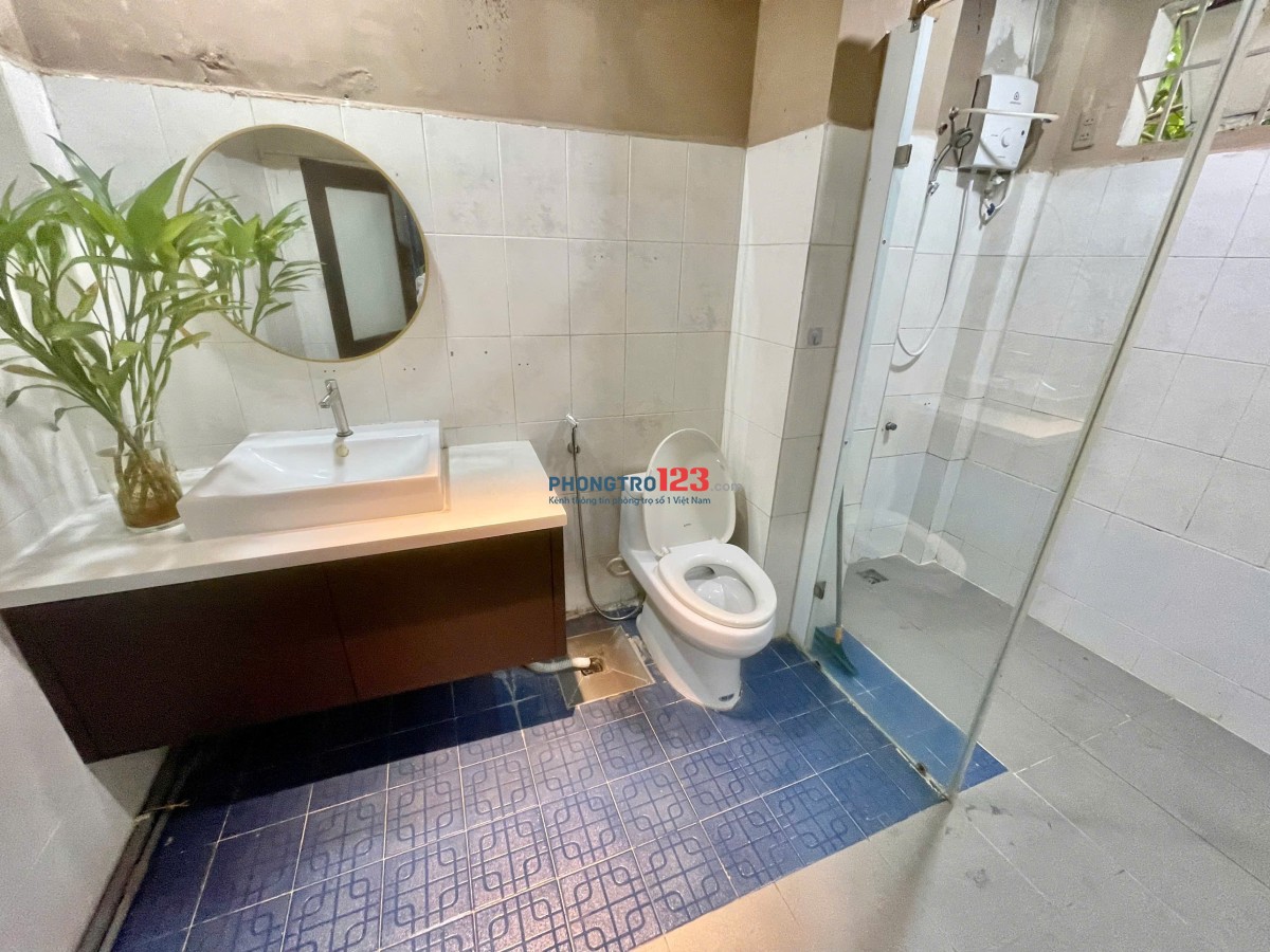 Căn Hộ Studio cho thuê quận 1 gần chợ Tân Định, mặt tiền đường Thạch Thị Thanh