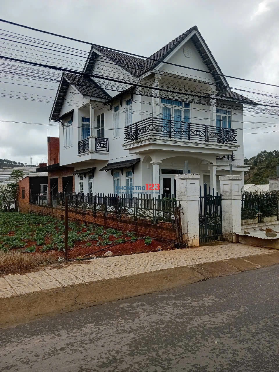 Cho thuê villa 4 phòng đà lạt 8 triệu/tháng - sạch đẹp khu văn minh