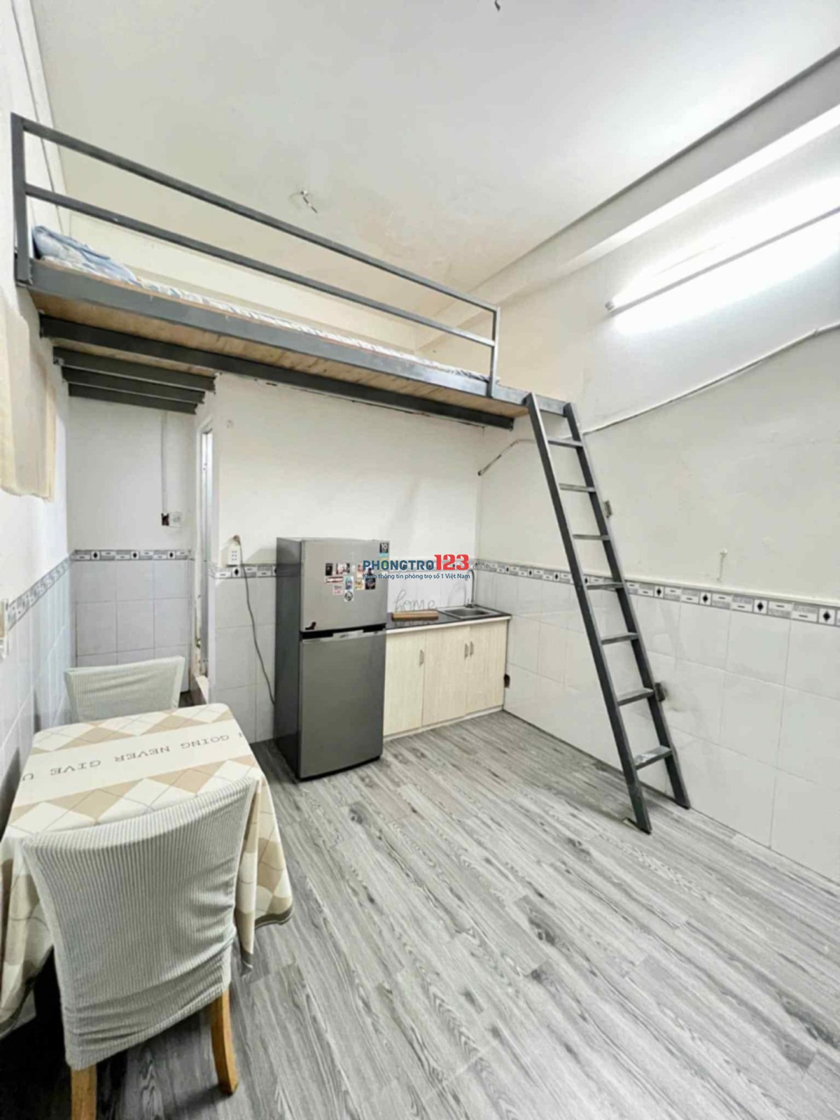 Tìm GẤP Nam ở ghép vào tháng 08