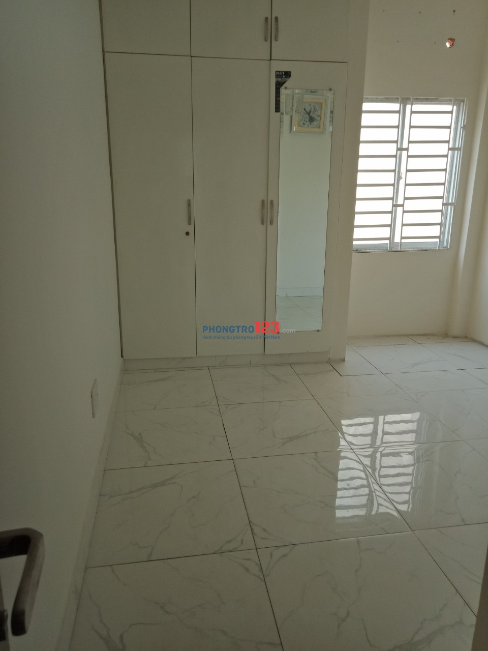 PHÒNG MÁY LẠNH MÁT MẺ NGAY TRƯỜNG SA-PHAN XÍCH LONG