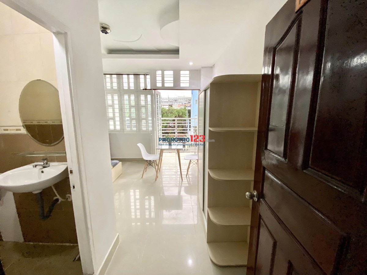 PHÒNG CÓ BAN CÔNG – FULL NỘI THẤT ngay đại học Văn Hiến