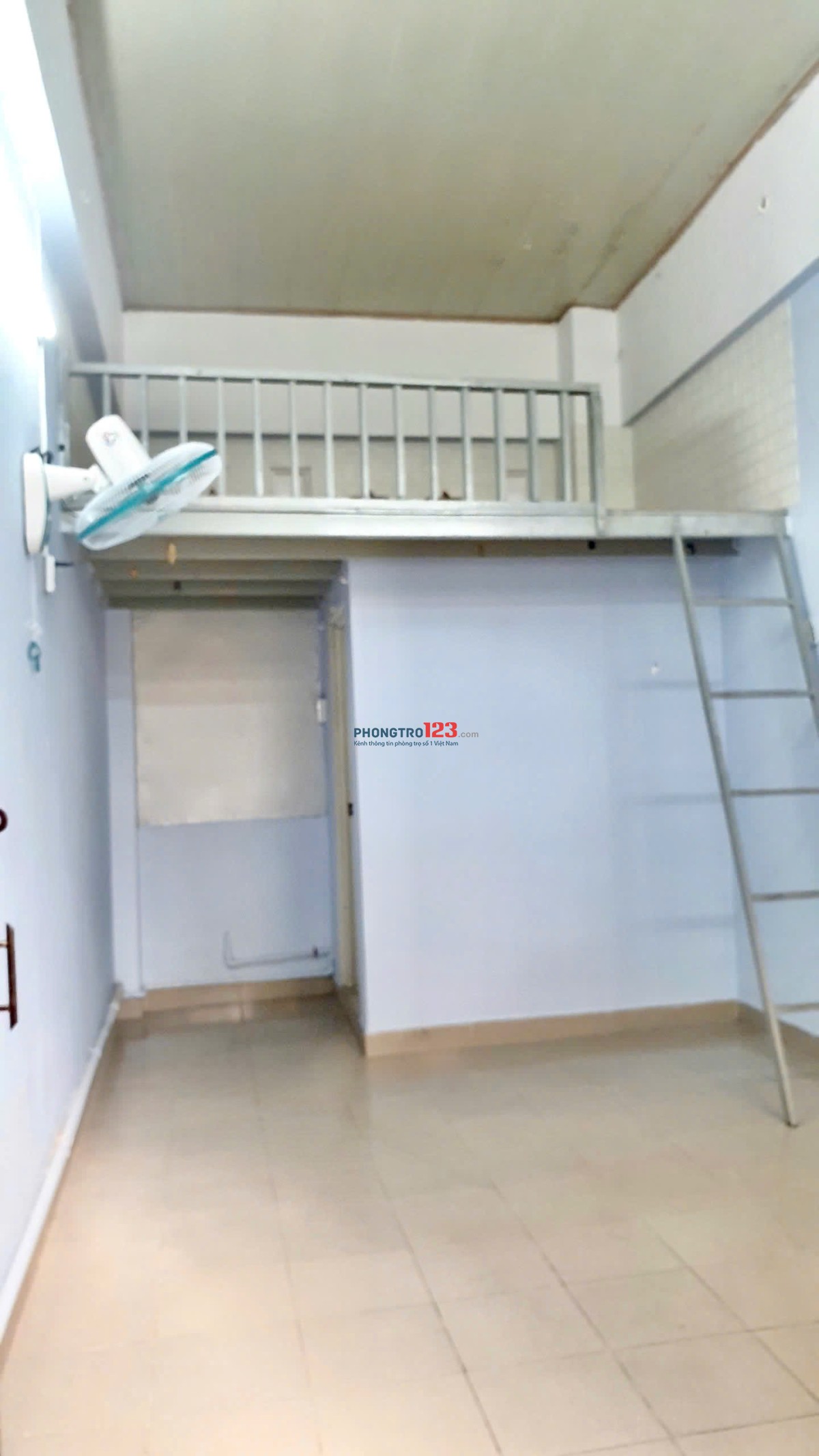 Cho thuê phòng có Gác, máy lạnh, kệ bếp, toilet riêng, 3.8tr, Bình Thạnh, gần UEF, Hutech, Hồng Bàng