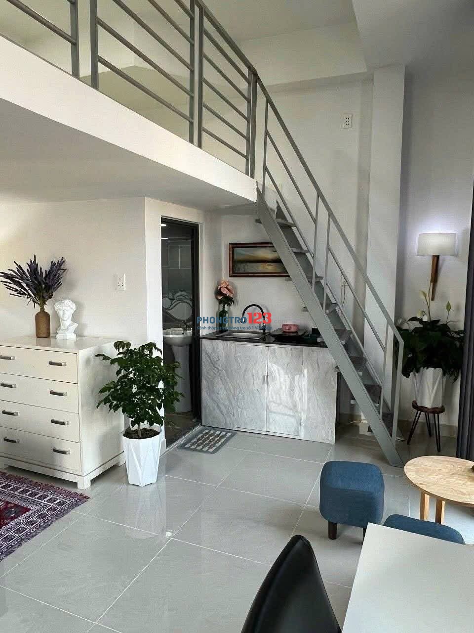 Cho thuê phòng cửa sổ lớn full nội thất ngay trung tâm quận 1