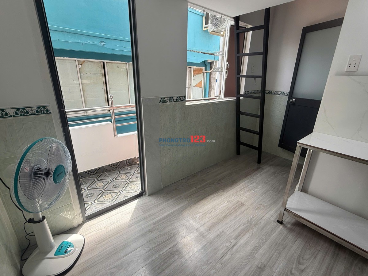 Phòng Bùi Viện ttâm Q.1, full nội thất, có BAN CÔNG, có GÁC