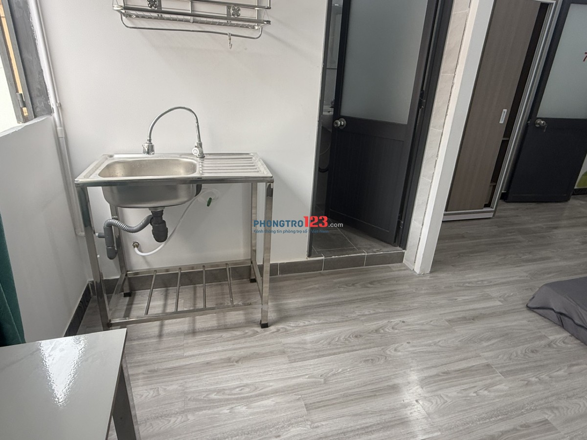 Phòng Bùi Viện trung tâm Q.1, full nội thất, có cửa sổ