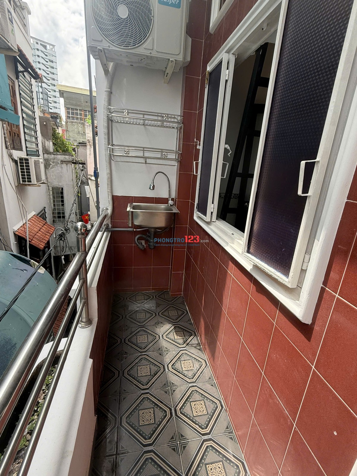 Phòng Bùi Viện ttâm Q.1, full nội thất, có BAN CÔNG, có GÁC