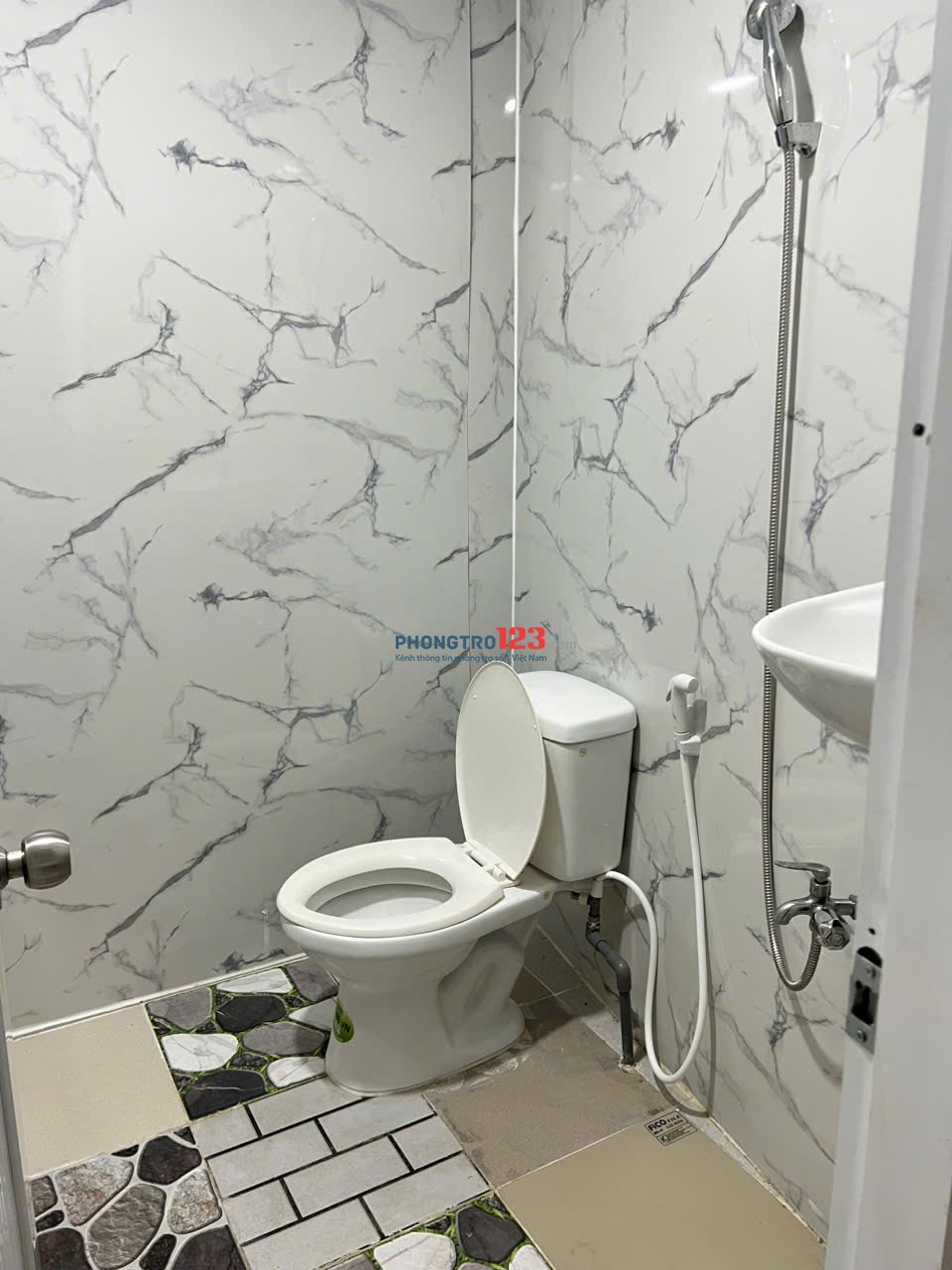 Phòng rộng 20m2 đầy đủ nội thất ngay quận trung tâm