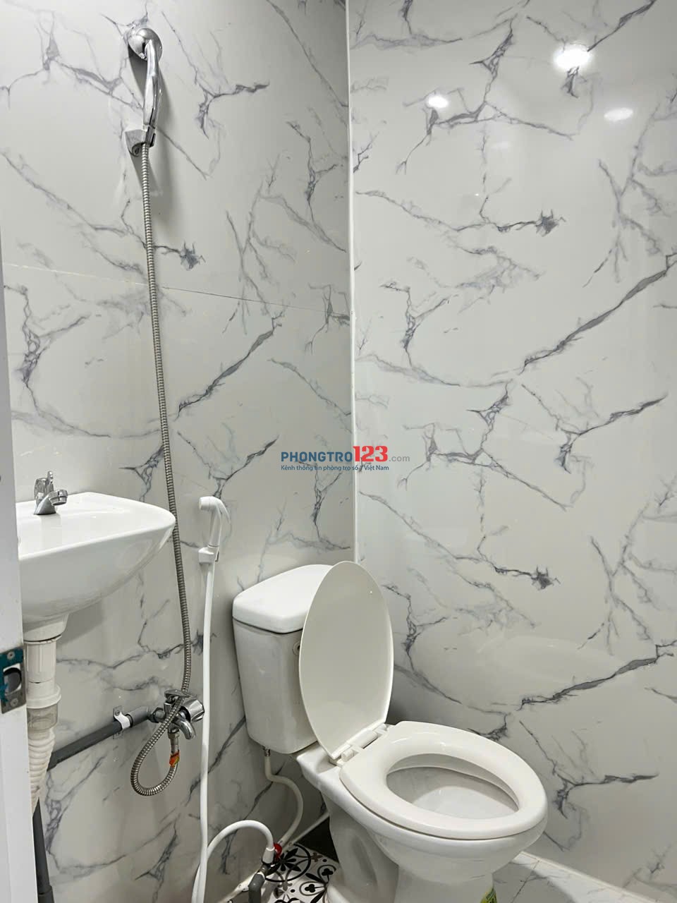 Phòng rộng 20m2 đầy đủ nội thất ngay quận trung tâm