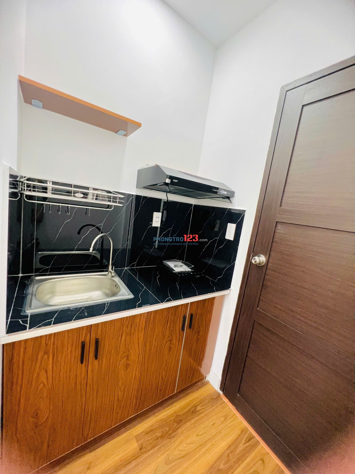 Phòng 30m2 ban công thoáng mát ngay Nguyễn Gia Trí Bình Thạnh gần Đại học Hutech, Ngoại Thương, GTVT