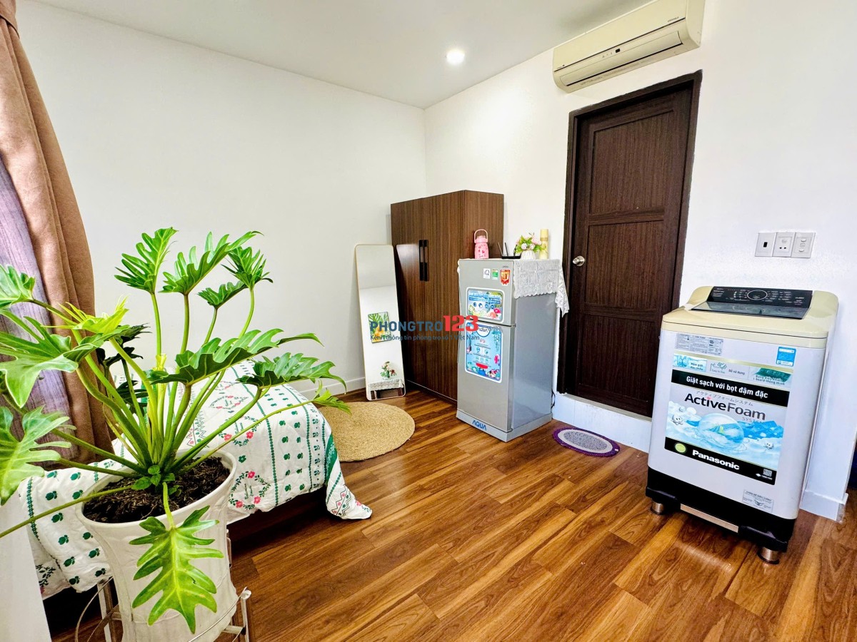 Phòng 30m2 ban công thoáng mát ngay Nguyễn Gia Trí Bình Thạnh gần Đại học Hutech, Ngoại Thương, GTVT