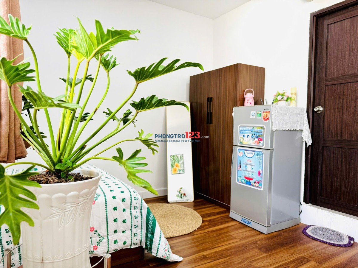 Phòng 30m2 ban công thoáng mát ngay Nguyễn Gia Trí Bình Thạnh gần Đại học Hutech, Ngoại Thương, GTVT
