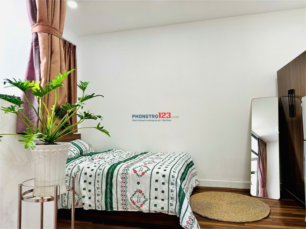 Phòng 30m2 ban công thoáng mát ngay Nguyễn Gia Trí Bình Thạnh gần Đại học Hutech, Ngoại Thương, GTVT