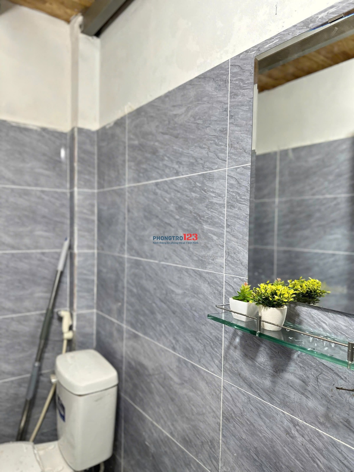TRỐNG SẴN PHÒNG TRỌ CÓ GÁC CỬA SỔ THOÁNG MÁT NGAY LÊ TRỌNG TẤN GẦN ĐH CÔNG THƯƠNG HUFI