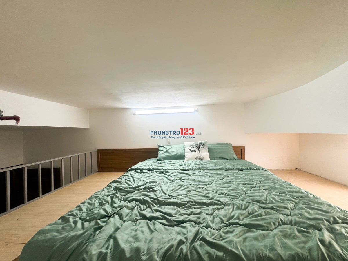 Phòng trọ Duplex ở được nhiều người full nội thất mới 100% có bảo vệ thang máy gần đại học Văn Lang