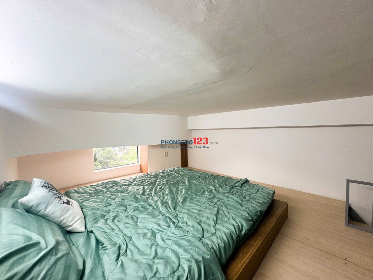 Phòng trọ Duplex ở được nhiều người full nội thất mới 100% có bảo vệ thang máy gần đại học Văn Lang