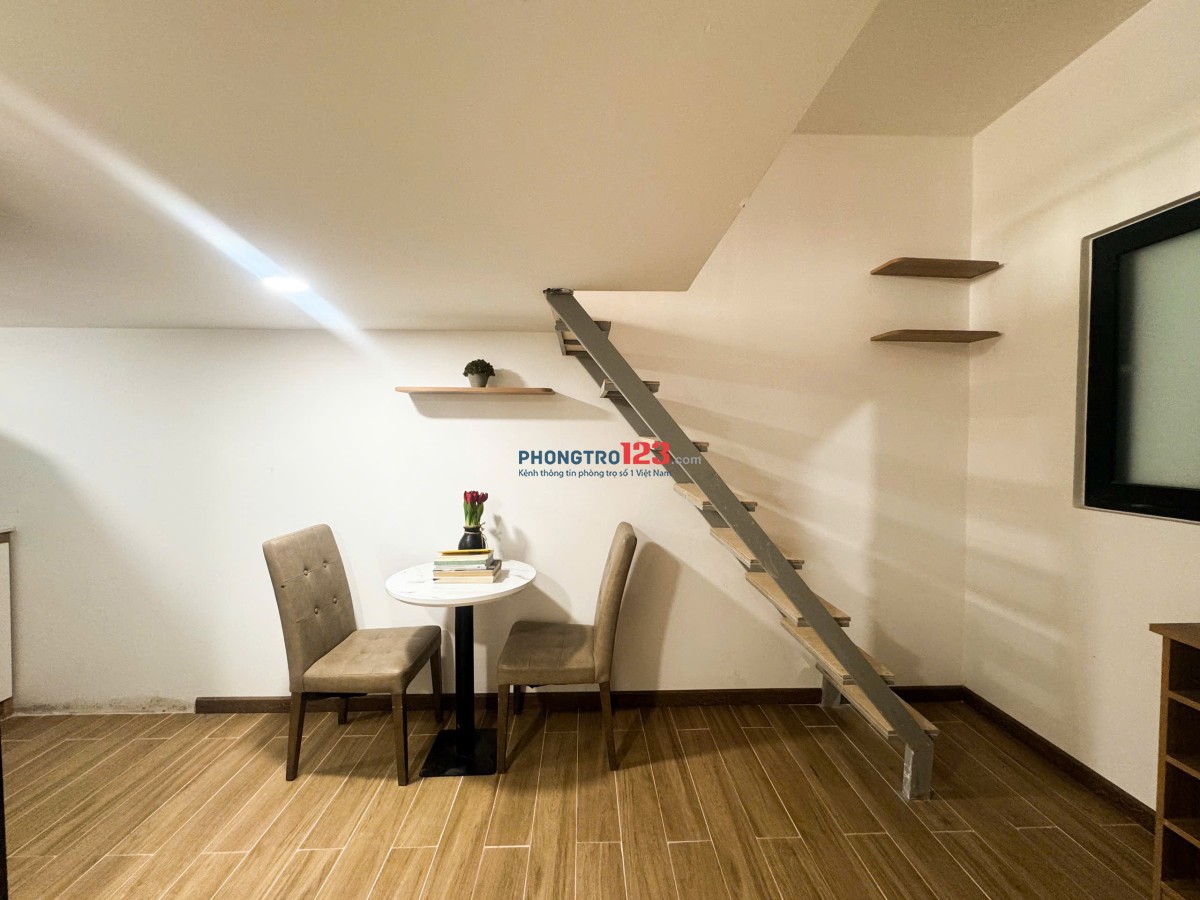 Phòng trọ Duplex ở được nhiều người full nội thất mới 100% có bảo vệ thang máy gần đại học Văn Lang