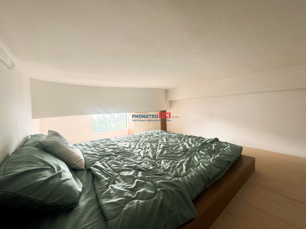 Phòng trọ Duplex ở được nhiều người full nội thất mới 100% có bảo vệ thang máy gần đại học Văn Lang