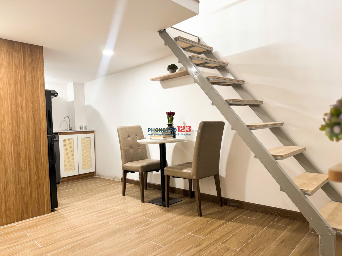 Phòng trọ Duplex ở được nhiều người full nội thất mới 100% có bảo vệ thang máy gần đại học Văn Lang
