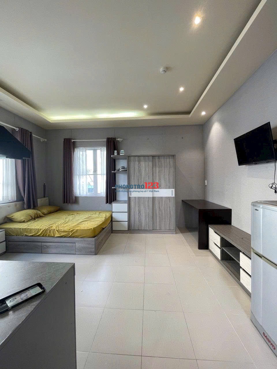 Thuê ngay phòng 30m2 , cửa sổ lớn , full nội thất ngay Nguyễn Gia Trí , Quận Bình Thạnh