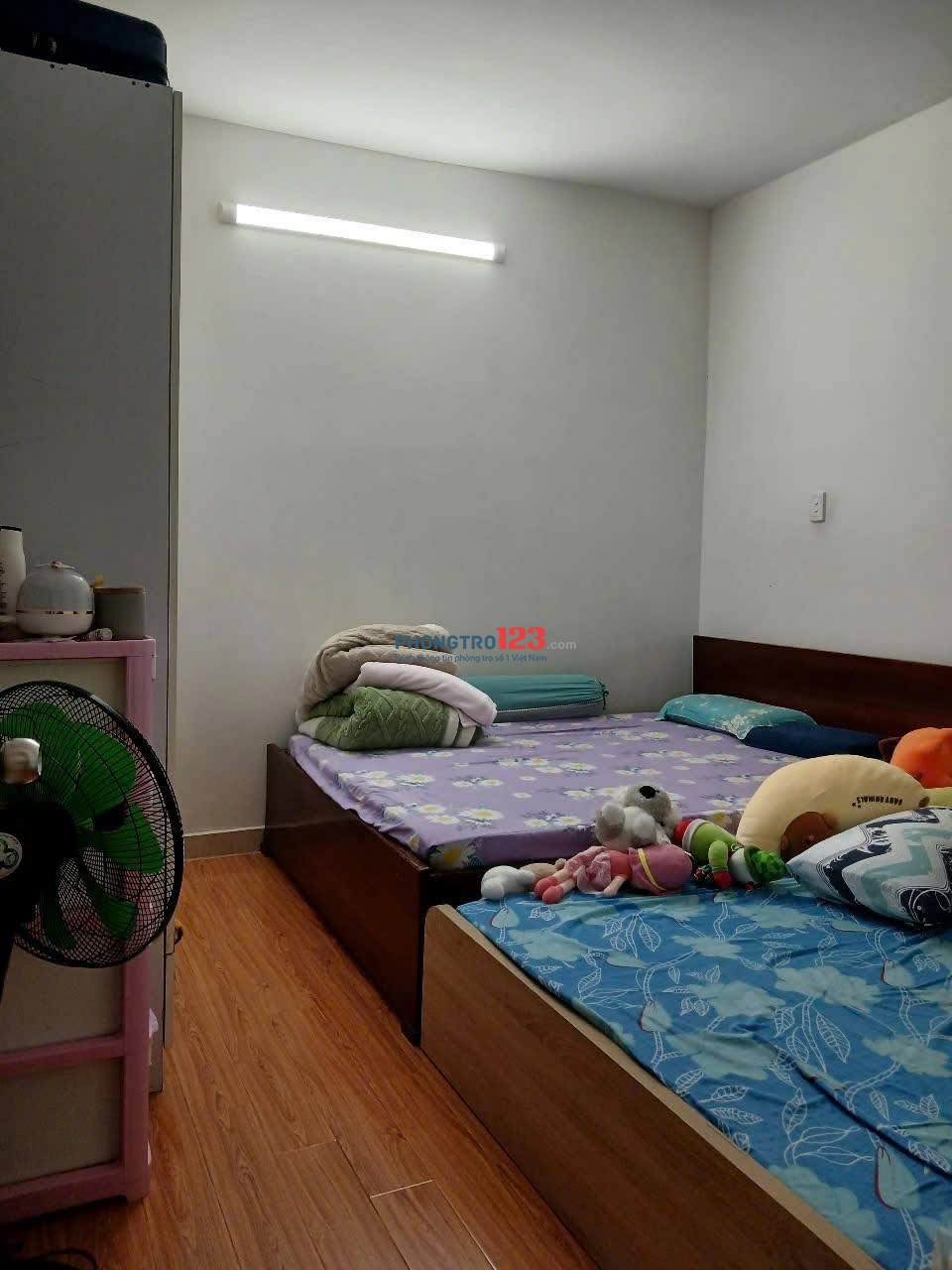 Chung cư Lạc Long Quân, P5, Q11: 2p ngủ, ban công, 70m2, 8tr