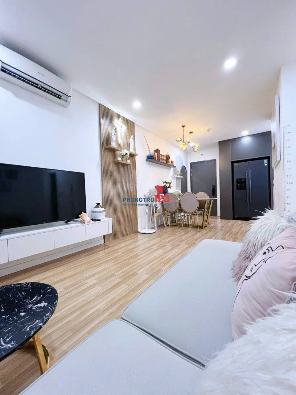Chung cư Melody, Âu Cơ, TP: 75m2, 2p ngủ rộng, ban công, nội thất, 11tr