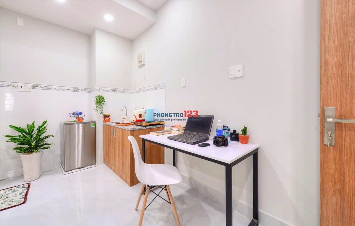 (TRỐNG) PHÒNG TRỌ MỚI FULL NỘI THẤT CỬA SỔ LỚN GẦN ĐẠI HỌC HUTECH, HỒNG BÀNG,UEF,..