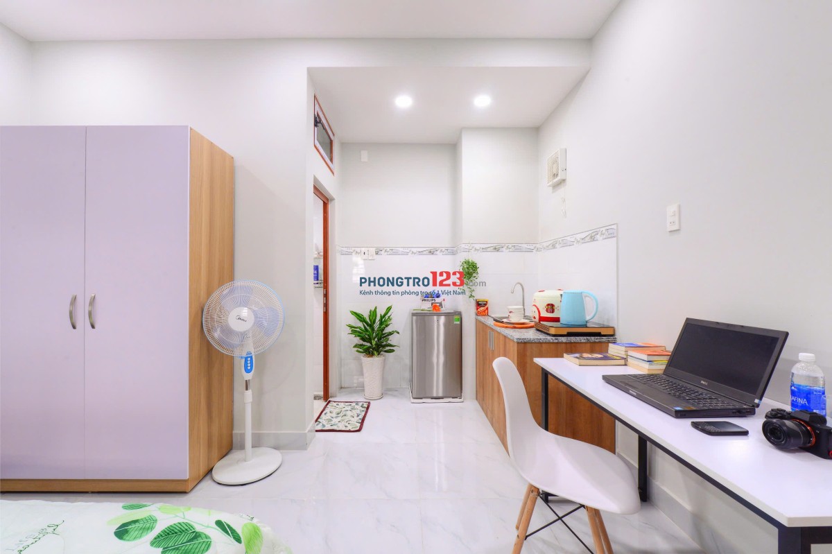 (TRỐNG) PHÒNG TRỌ MỚI FULL NỘI THẤT CỬA SỔ LỚN GẦN ĐẠI HỌC HUTECH, HỒNG BÀNG,UEF,..