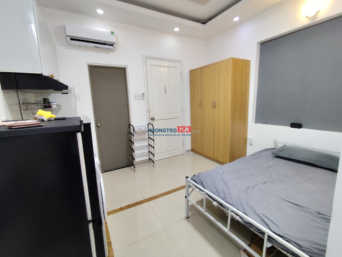 Phòng ban công 2 gian ngủ Phú Nhuận Full NT máy giặt riêng - Tự do
