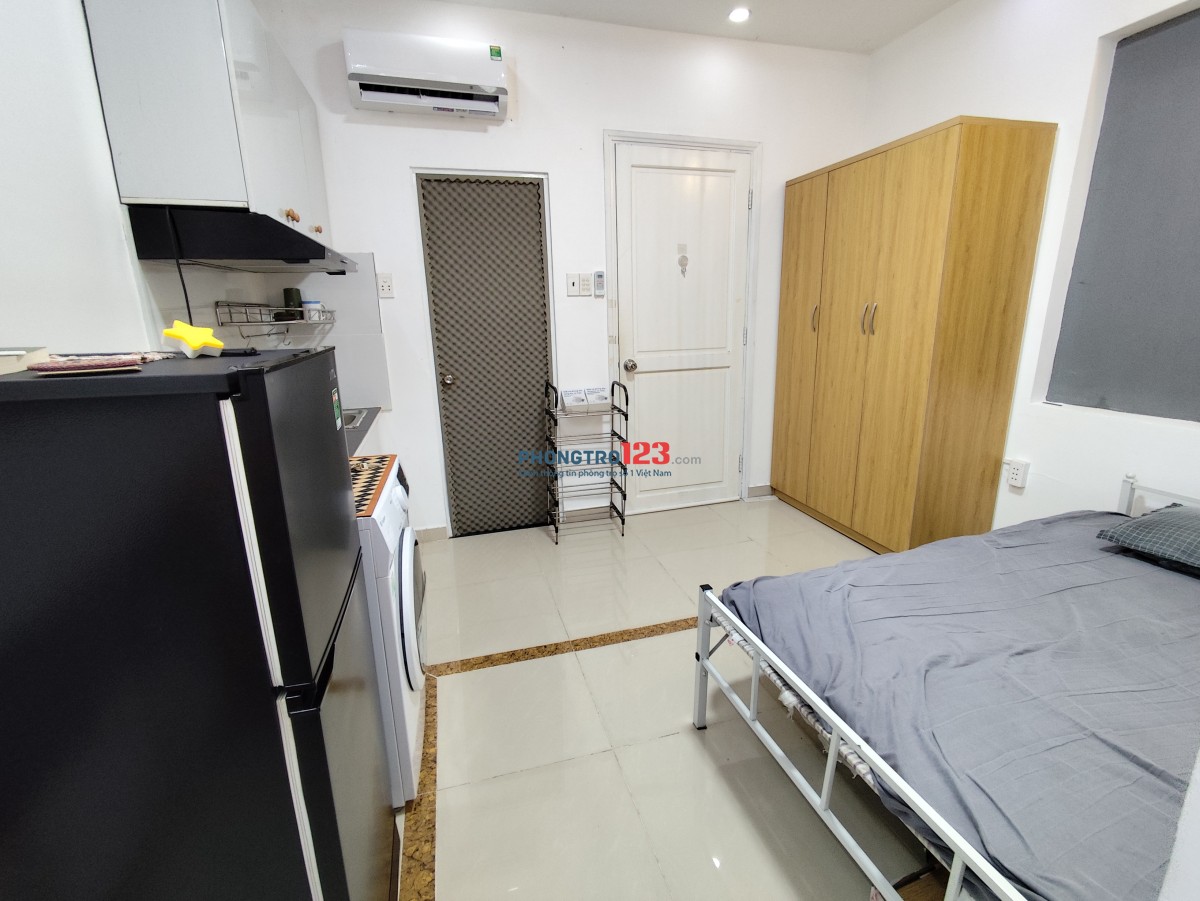 Phòng ban công 2 gian ngủ Phú Nhuận Full NT máy giặt riêng - Tự do
