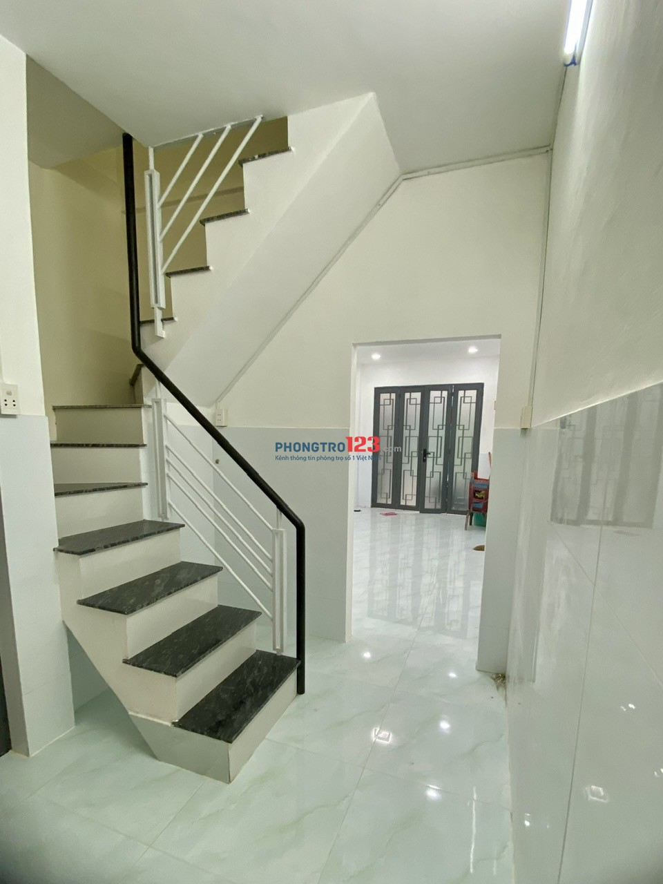  NHÀ CHO THUÊ NGUYÊN CĂN-GẦN ĐƯỜNG 3/2 - Q.11