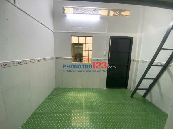 Phòng Gác Cao, Sạch sẽ, Giờ Tự Do, Ko Chủ Gần Cầu Linh Xuân, Gần Làng Đại Học