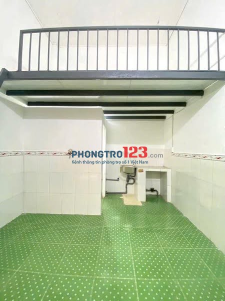 Phòng Gác Cao, Sạch sẽ, Giờ Tự Do, Ko Chủ Gần Cầu Linh Xuân, Gần Làng Đại Học