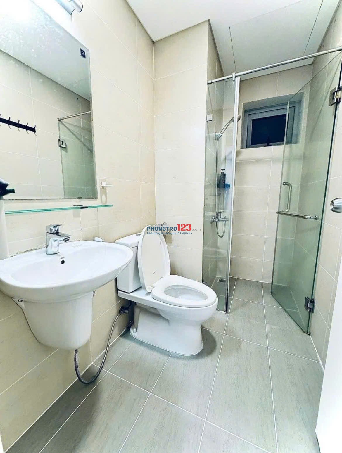 Căn hộ Oriental Plaza, Âu Cơ, Tân Phú: 11tr5/th,2p ngủ, 75m2, NT