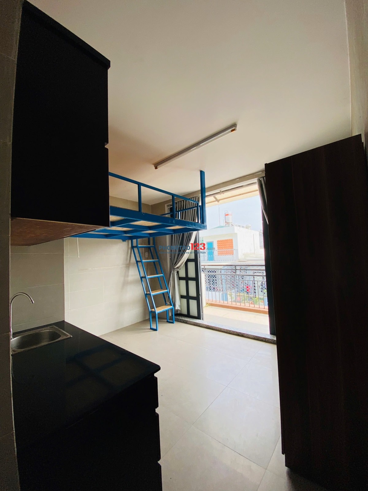 CÒN TRỐNG 2P SẴN NỘI THẤT CỬA SỔ BAN CÔNG NGAY CHỢ TÂN HƯƠNG GẦN ĐH VĂN HIẾN CÓ THANG MÁY