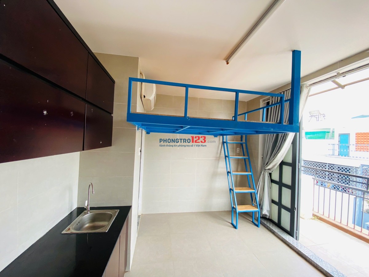 CÒN TRỐNG 2P SẴN NỘI THẤT CỬA SỔ BAN CÔNG NGAY CHỢ TÂN HƯƠNG GẦN ĐH VĂN HIẾN CÓ THANG MÁY