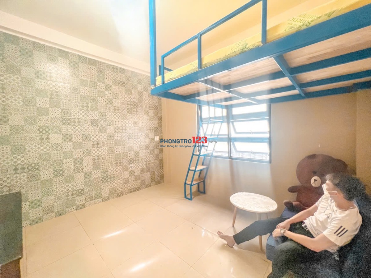 CÒN TRỐNG 2P SẴN NỘI THẤT CỬA SỔ BAN CÔNG NGAY CHỢ TÂN HƯƠNG GẦN ĐH VĂN HIẾN CÓ THANG MÁY