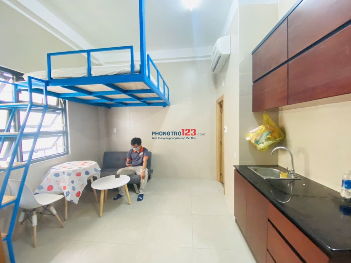 CÒN TRỐNG 2P SẴN NỘI THẤT CỬA SỔ BAN CÔNG NGAY CHỢ TÂN HƯƠNG GẦN ĐH VĂN HIẾN CÓ THANG MÁY