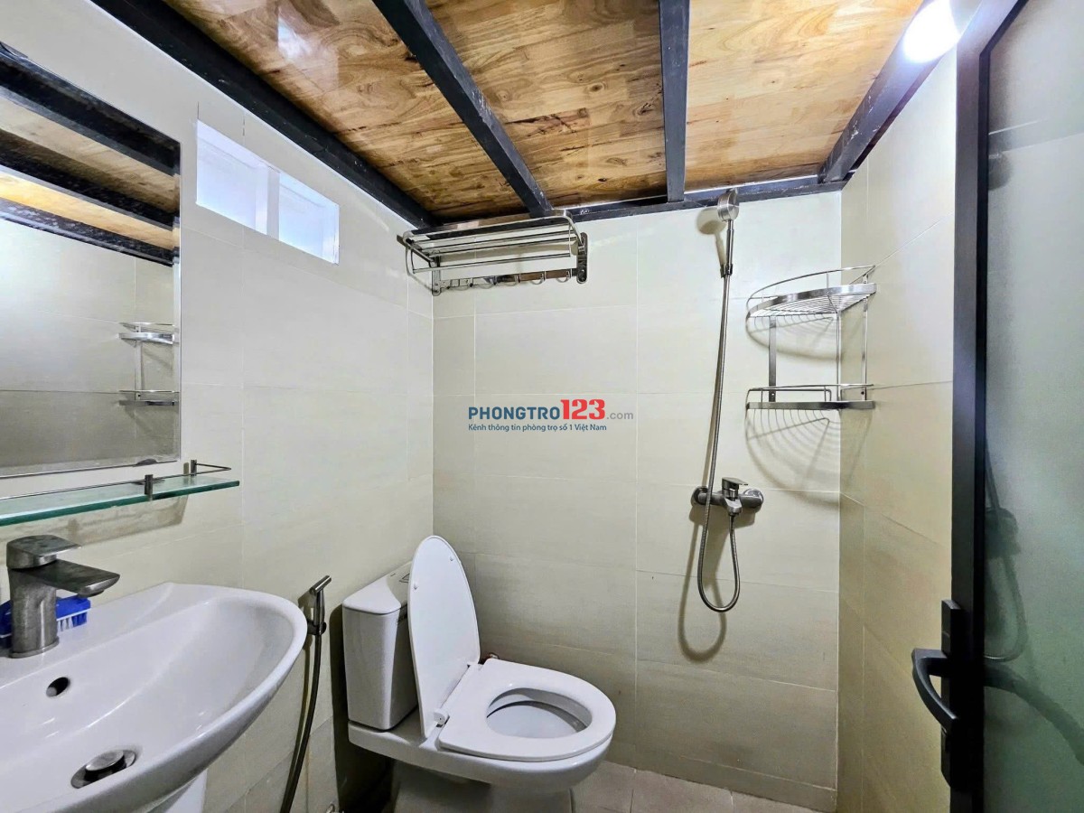 PHÒNG TRỌ GIÁ RẺ SIÊU RỘNG MÁY LẠNH MÁY GIẶT RIÊNG WIFI RIÊNG CỬA SỔ TRỜI ĐI BỘ TỚI FPT, CVPMQT
