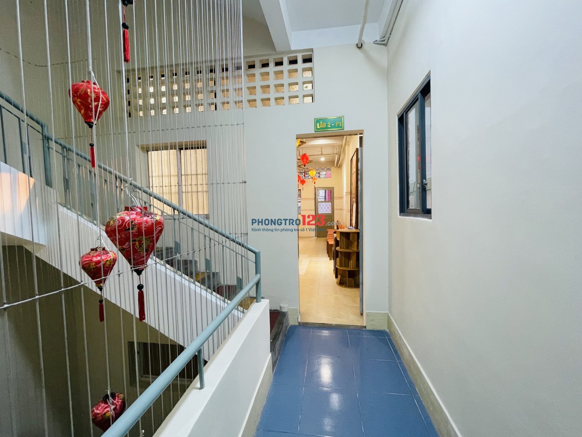 Cho thuê phòng lầu 2, 11m2, 3,5tr, 784 Nguyễn Trãi, Q5, HCM