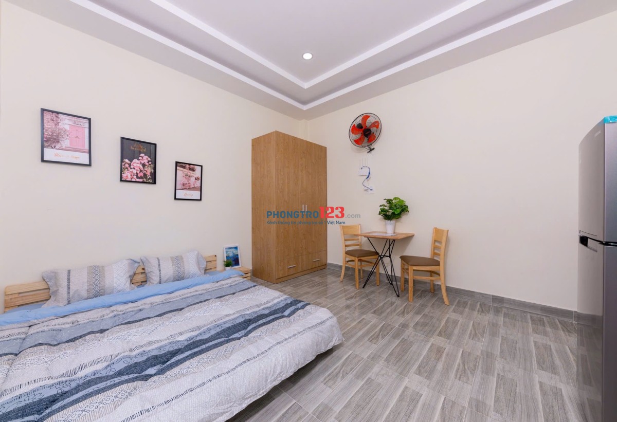 Phòng trọ cho thuê 30m2, cửa sổ, full nội thất gần VLU, chợ Bà Chiểu đường Bùi Đình Tuý