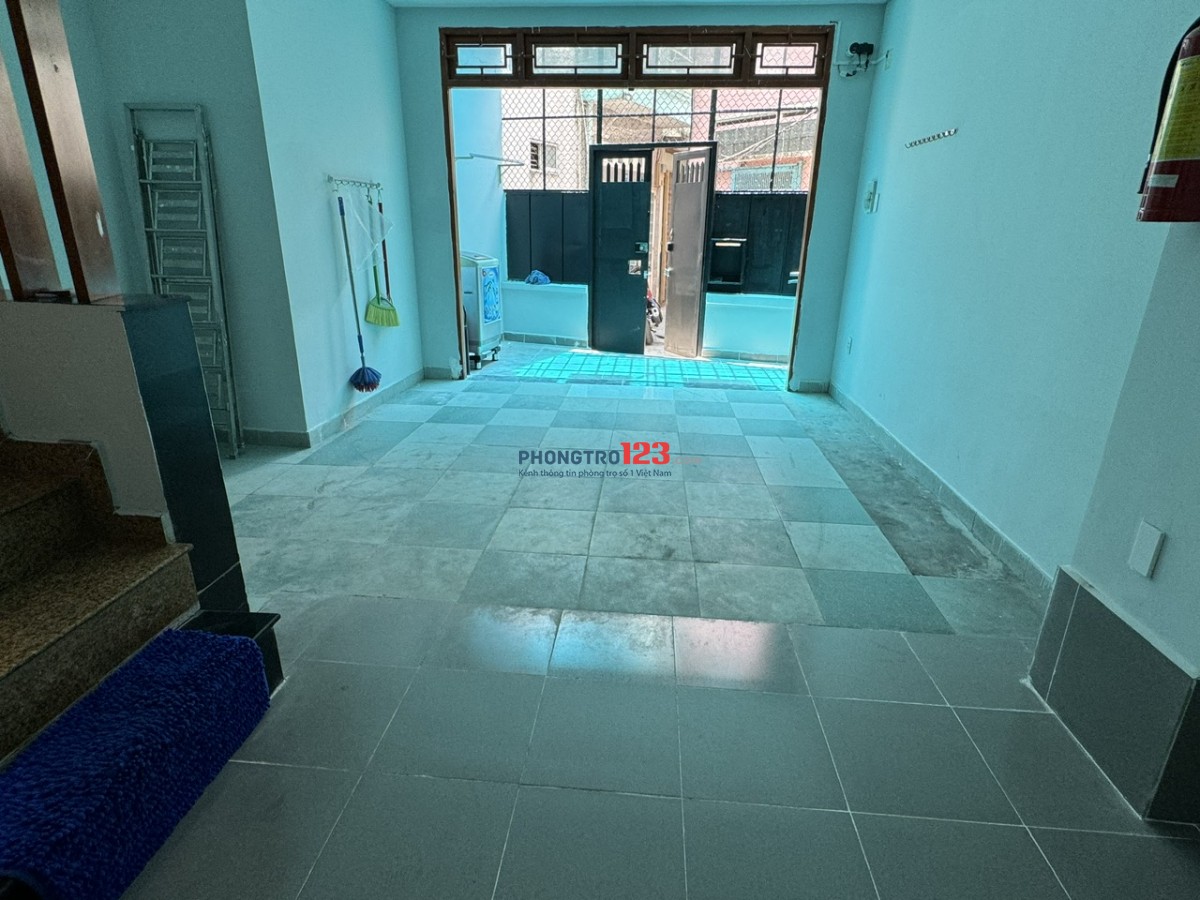 Phòng gần công viên Lê Văn Tám, đủ tiện nghi, thoáng