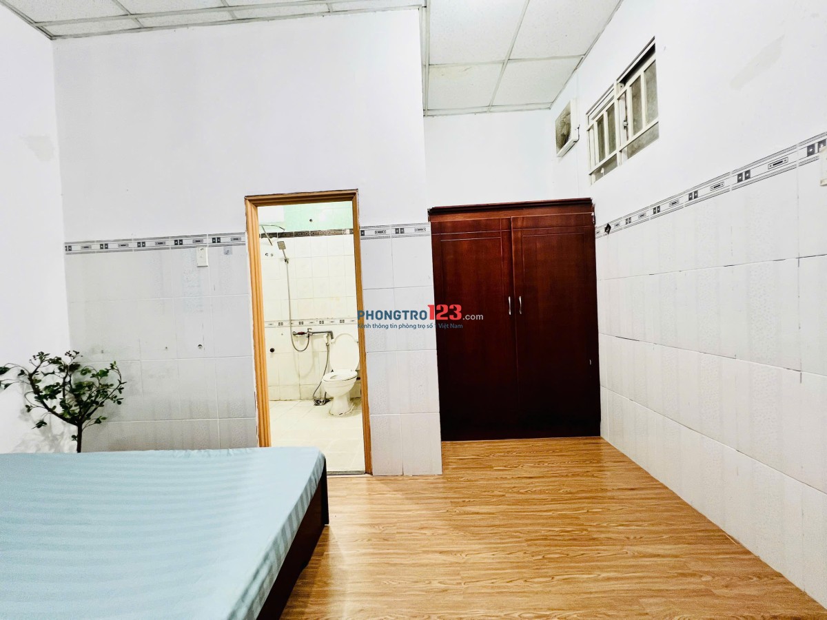 Phòng rộng có nội thất, Máy Lạnh - 26/42 Tân Sơn Nhì, Quận Tân Phú (có thang máy, máy giặt)