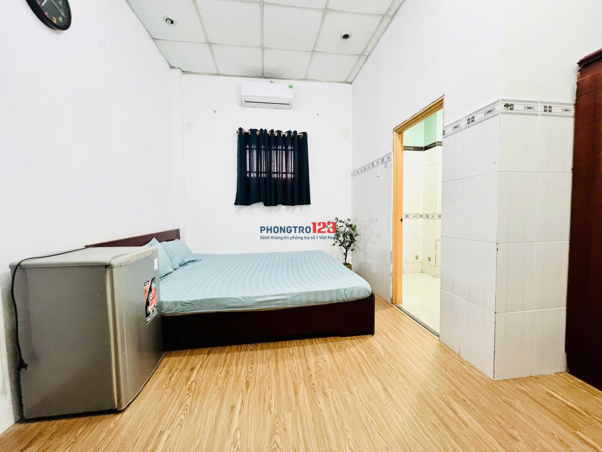 Phòng rộng có nội thất, Máy Lạnh - 26/42 Tân Sơn Nhì, Quận Tân Phú (có thang máy, máy giặt)