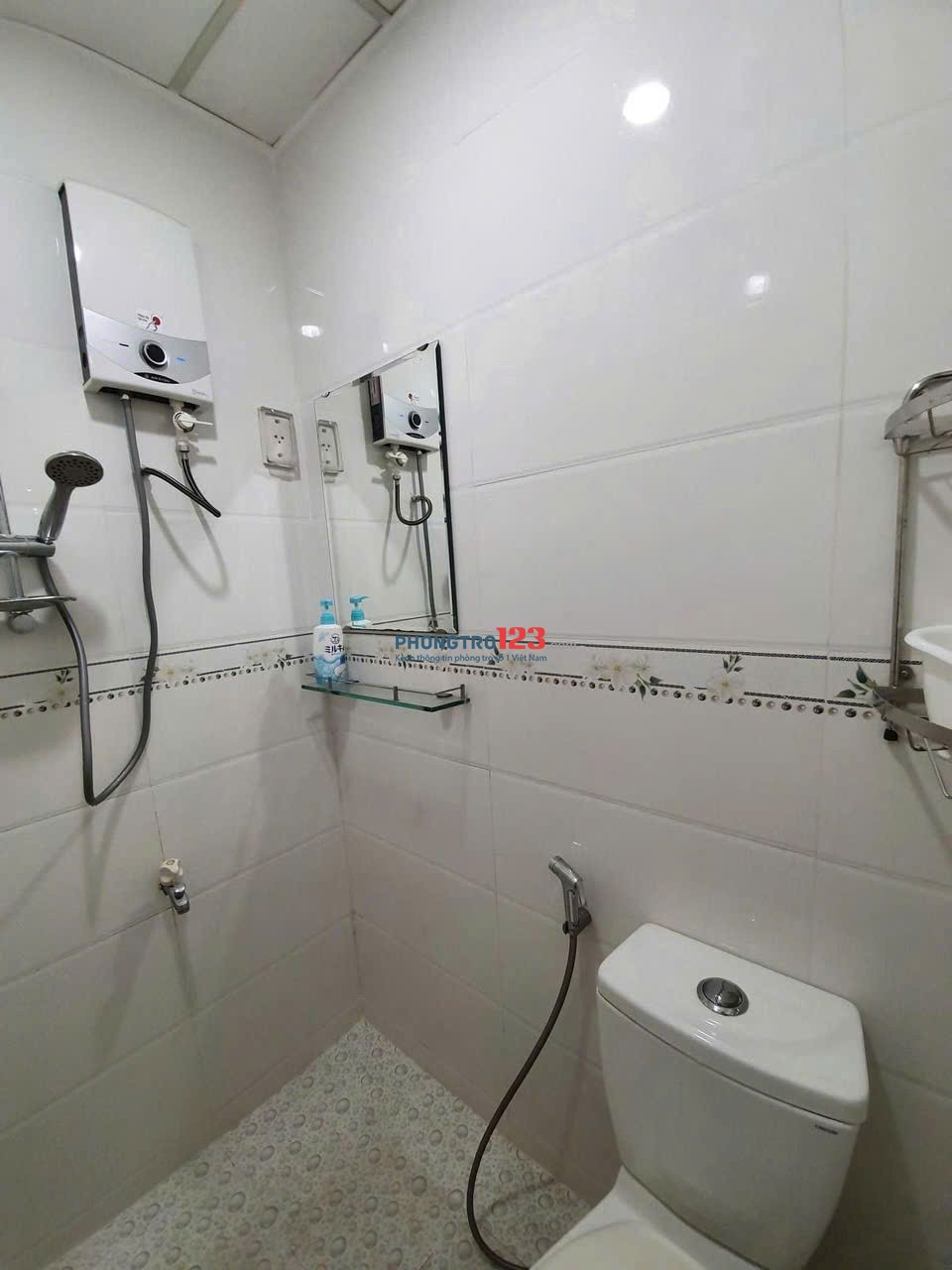 Chung cư Hoa Sen, Lạc Long Quân,Q11: 68m2, 2p ngủ, NT, 8tr/th
