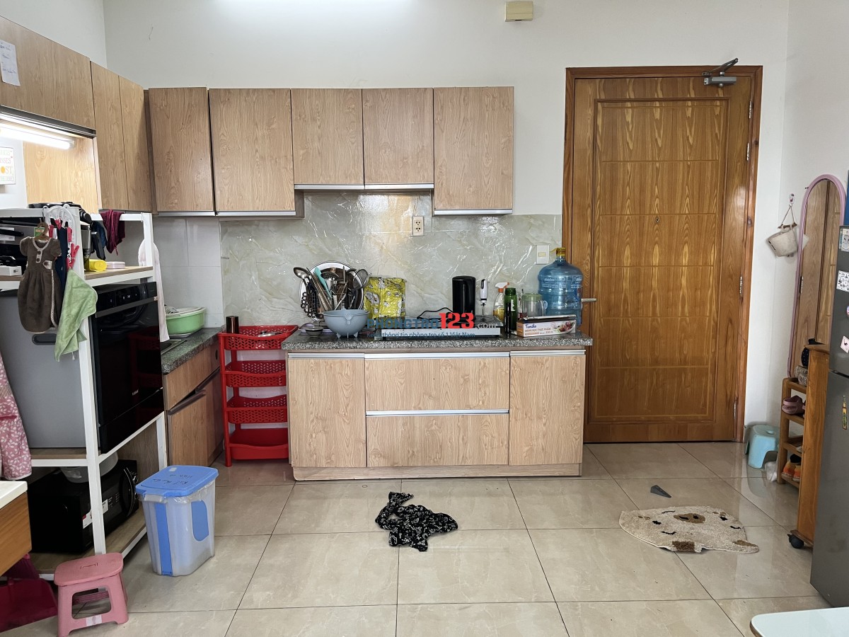 Cho thuê phòng trống trong cân hộ 2 pn có sân vườn 3 trieu