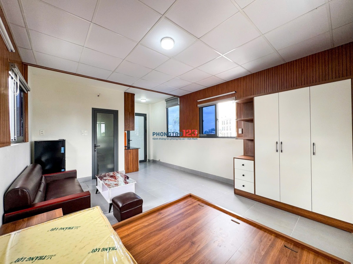 STUDIO ĐẸP GẦN SÂN BAY TÂN SƠN NHẤT – FULL NỘI THẤT GỖ SANG TRỌNG