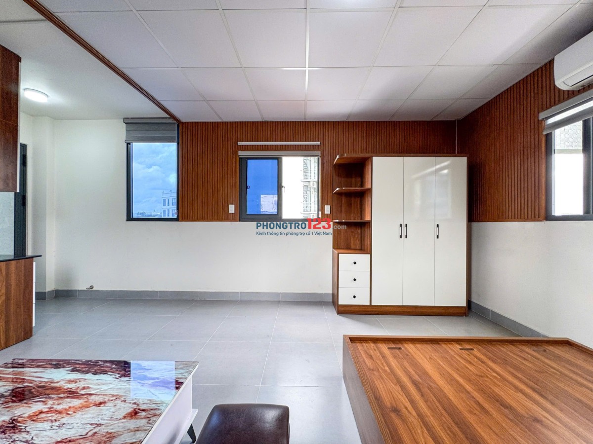 STUDIO ĐẸP GẦN SÂN BAY TÂN SƠN NHẤT – FULL NỘI THẤT GỖ SANG TRỌNG